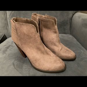 Cute Carlos taupe booties
